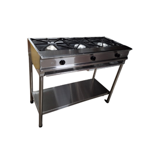 Cocina de tres quemadores en linea con patas y piso de acero-image